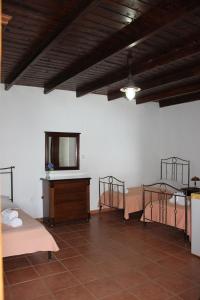 Letto o letti in una camera di Lalloudes Seaside Accommodation