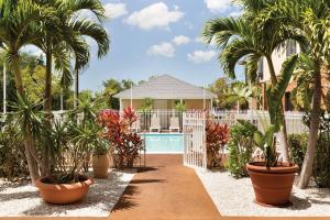 a house with palm trees and a swimming pool at Hampton Inn & Suites Tarpon Springs in Tarpon Springs