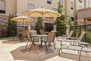 Patio nebo venkovní prostory v ubytování Hampton Inn & Suites Enid