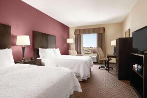 Postel nebo postele na pokoji v ubytování Hampton Inn & Suites Enid