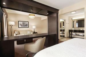 Postel nebo postele na pokoji v ubytování Hampton Inn & Suites Enid