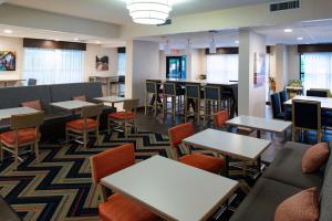 a restaurant with tables and chairs and a bar at Hampton Inn Wytheville in Wytheville