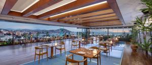 库萨达斯希尔顿逸林酒店餐厅或其他用餐的地方