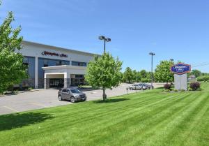 a car dealership with a sign in a parking lot at Hampton Inn Youngstown-North in Youngstown