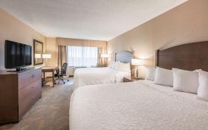 Postel nebo postele na pokoji v ubytování Hampton Inn Sydney