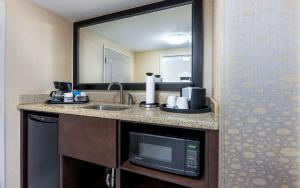 Kuchyň nebo kuchyňský kout v ubytování Hampton Inn Sydney
