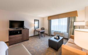 TV a/nebo společenská místnost v ubytování Hampton Inn Sydney