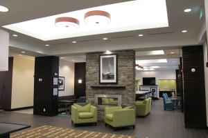 Posezení v ubytování Hampton Inn by Hilton Winnipeg
