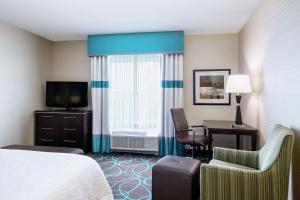 Postel nebo postele na pokoji v ubytování Hampton Inn by Hilton Winnipeg