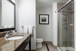Koupelna v ubytování Hampton Inn by Hilton Winnipeg