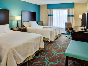 Postel nebo postele na pokoji v ubytování Hampton Inn by Hilton Winnipeg