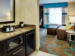 Postel nebo postele na pokoji v ubytování Hampton Inn by Hilton Winnipeg