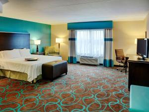 Postel nebo postele na pokoji v ubytování Hampton Inn by Hilton Winnipeg