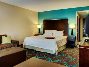 Postel nebo postele na pokoji v ubytování Hampton Inn by Hilton Winnipeg