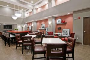 A restaurant or other place to eat at Hampton Inn & Suites by Hilton Toronto Markham