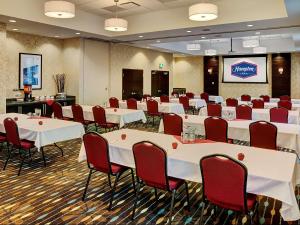 Konferenční prostory v ubytování Hampton Inn by Hilton Winnipeg + 26 fotografií