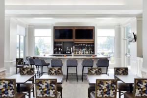 a bar in a restaurant with tables and chairs at Hilton Garden Inn Allentown West in Breinigsville