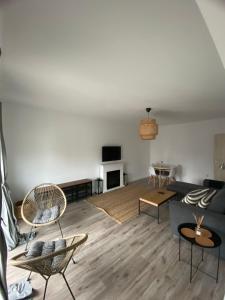 Μια τηλεόραση ή/και κέντρο ψυχαγωγίας στο Cozy Place to Remember – with fireplace & Netflix +22 φωτογραφίες