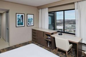Postel nebo postele na pokoji v ubytování Hilton Anchorage