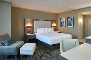 Postel nebo postele na pokoji v ubytování Hilton Anchorage