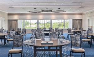 Posezení v ubytování DoubleTree Suites by Hilton Naples + 37 fotografií