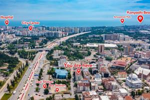 Nespecifikovaný výhled na destinaci Antalya nebo výhled na město při pohledu z apartmánu