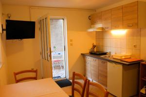 Kuchyň nebo kuchyňský kout v ubytování Apartment Marko