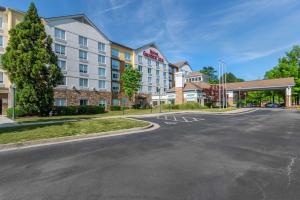 - Vistas al hotel desde la calle en Hilton Garden Inn Atlanta Northeast/Gwinnett Sugarloaf, en Duluth