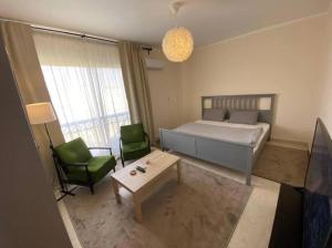Postel nebo postele na pokoji v ubytování Madinaty Hotel