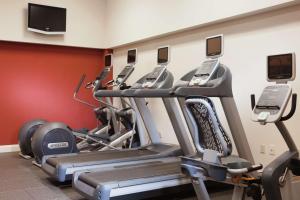 Fitness centrum a/nebo fitness zařízení v ubytování DoubleTree by Hilton Austin