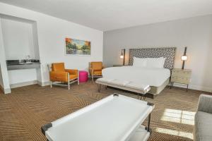 Postel nebo postele na pokoji v ubytování DoubleTree by Hilton Austin