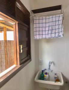 a bathroom with a sink and a window at Flat Mirante in Pipa