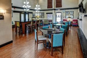 a restaurant with tables and chairs in a room at Hampton Inn Batesville in Batesville