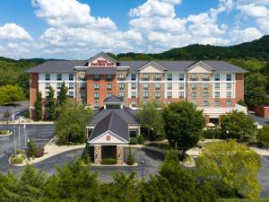 an aerial view of a hotel with a parking lot at Hilton Garden Inn Nashville/Franklin-Cool Springs in Franklin
