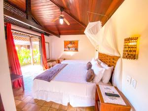 a bedroom with a bed in a room with a window at Pousada Berro do Jeguy in Pipa +65 photos