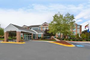 a rendering of the front of a building at Hilton Garden Inn Columbia in Columbia
