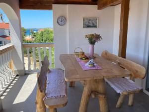 Μπαλκόνι ή βεράντα στο Joyful apartments with beautiful view - byTA Leut