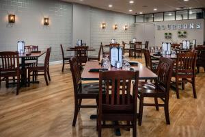费波特希尔顿恒庭酒店餐厅或其他用餐的地方