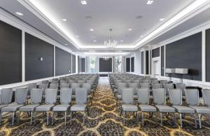 a conference room with chairs and a podium in it at Hilton Columbus at Easton in Columbus +31 photos