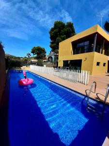 Bazén v ubytování Experience Valencia Bnb - Luxury Apartment Naquera Chalet 298 con Piscina nebo v jeho okolí