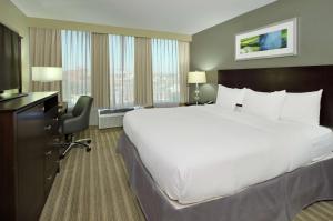 Voodi või voodid majutusasutuse Doubletree by Hilton Newark toas