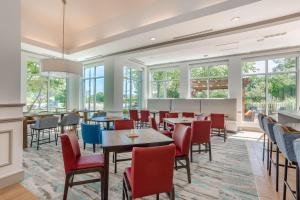 ห้องอาหารหรือที่รับประทานอาหารของ Hilton Garden Inn Cincinnati/Sharonville