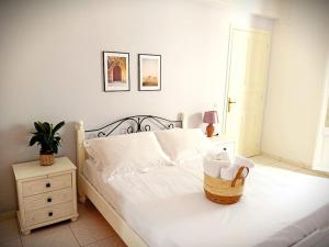Postel nebo postele na pokoji v ubytování Duka's Gardenhouse