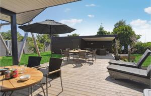 Patio nebo venkovní prostory v ubytování Cozy Home In Otterup With Wifi