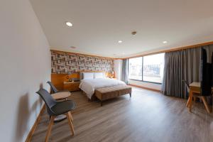 Postel nebo postele na pokoji v ubytování Shihzuwan Hotel – Kaohsiung Station