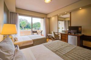 Cama ou camas em um quarto em Bourbon Thermas Eco Resort Cataratas do Iguacu