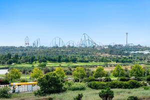 a view of a roller coaster in a park at Hauzify I Loft Ancora in La Pineda