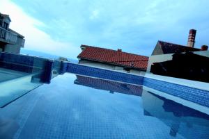 Bazén v ubytovaní Luxury apartment Maestral - private pool alebo v jeho blízkosti
