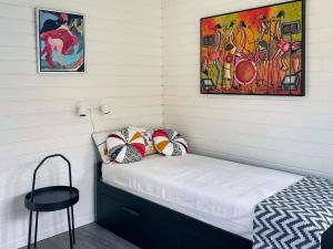 Tempat tidur dalam kamar di Holiday home BRäNNö