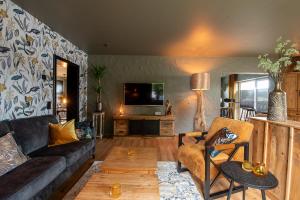 Zona d'estar a Einzigartige Traumwohnung mit Whirlpool & Sauna bietet Luxus und Erholung